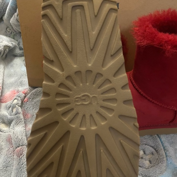 UGG Red Winter Boots for Women - Picture 2 of 6
